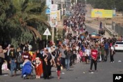 Palestinians flee to the southern Gaza Strip on Salah al-Din Street in Bureij, Gaza Strip, Nov. 8, 2023.