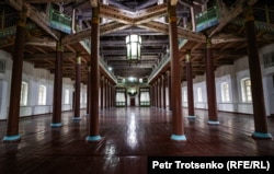 扎尔肯特清真寺的内部结构