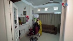 د پېښور د یو سینګارتون یا سېلون مالکه له تېرو 25 کالو راهیسې له دې هنره ګته کوي او خپل کور چلوي