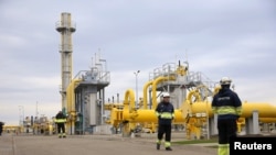Stasiun Kompresor Gas Goleniow terlihat saat pembukaan pipa gas Pipa Baltik yang menyalurkan gas Norwegia ke Denmark dan Polandia, di Budno, Polandia (foto: dok). 