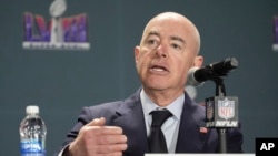 ລັດ​ຖະ​ມົນ​ຕີ​ຮັກ​ສາ​ຄວາມ​ປອດ​ໄພ​ພາຍ​ໃນ ທ່ານ ອາ​ເລ​ຮານ​ໂດ​ຣ ມາ​ຢໍ​ຄາ​ສ, ກ່າວ​ຄຳ​ປາ​ໄສ​ໃນ​ລະ​ຫວ່າງກອງ​ປະ​ຊຸມ​ຖະ​ແຫຼງ​ຂ່າວ, ນະ​ຄອນ ລາ​ສ ເວ​ກັ​ສ, 7 ກຸມ​ພາ 2024.