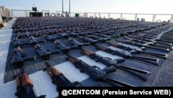 تصویری که ستاد فرماندهی مرکزی ایالات متحده آمریکا (سنتکام) از سلاح‌های مصادره شده از سپاه پاسداران منتشر کرده است. 