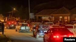 24일 나고르노-카라바흐를 떠나는 아르메니아 주민 차량 행렬이 이어지고 있다. 