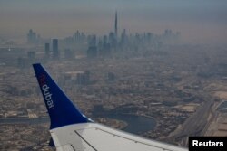 Gedung-gedung pencakar langit di Dubai termasuk Menara Burj Khalifa dilihat dari pesawat, Uni Emirat Arab, 5 April 2024. (REUTERS/Amr Alfiky)