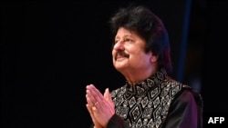 پنکج ادهاس، غزل‌خوان هندی