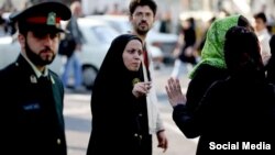 خشونت علیه زنان در خیابانهای ایران به بهانه مقابله با کشف حجاب