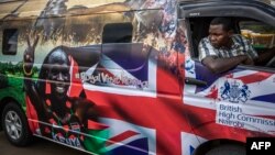 Le couple royal sera accueilli mardi par le président William Ruto dans la capitale Nairobi.