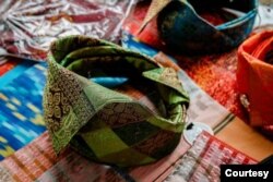 Seni kriya, salah satu subsektor yang menjadi ciri khas bangsa Indonesia dan sangat dekat dengan industri pariwisata dan ekonomi kreatif (ekraf), turut ditampilkan dalam acara Kumpul Kreatif "Suara Suara Danau Toba" di The Kaldera Toba, Ajibata, Kabupaten Toba, Rabu (19/7). (Courtesy: Kemenparekraf)