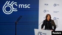 美国副总统哈里斯在德国举行的慕尼黑安全会议上讲话。（2024年2月16日）