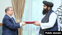 İlham Məmmədov və Əmir Xan Müttəqi (Mənbə: Əfqanıstan Xarici İşlər Nazirliyi)