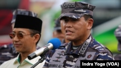 Kepala Staf Angkatan Laut (KSAL) Laksamana TNI Muhammad Ali memberi sambutan dalam upacara pemberangkatan Program Mudik Bersama TNI AL di Jakarta, 5 April 2024. (Foto: Indra Yoga/VOA)