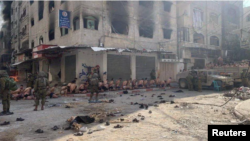 Foto pria Palestina yang beredar di media sosial. Mereka ditahan dan terlihat hanya menggunakan pakaian. (Foto: Reuters) 