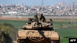 以色列南部和加沙边境的一辆以色列陆军主战坦克。（2024年1月31日）