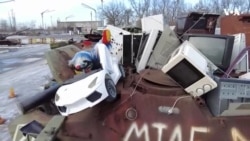 Xarkivda Rusiya ordusunun məhv edilmiş hərbi texnikaları nümayiş olunub