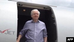 መስራቲ  ዊኪሊክስ ጁልያን ኣሳንጅ ኣብ ባንኮክ ታይላንድ