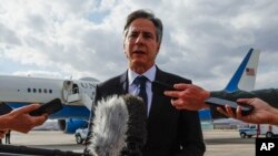 Foto Achiv: Sekrete Deta Antony Blinken pale ak lapres, 6 Novanm, 2023. 