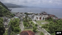 Vue aérienne de Mutsamudu, la capitale d'Anjouan aux Comores.