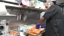 Գլենդելում գործող հայկական ռեստորաններում փորձում են բավարարել ամանորյա ուտեստների պահանաջրկը։ 