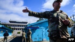 한반도 비무장지내 내 공동경비구역(JSA)에 유엔사 소속 군인이 언론 브리핑을 하고 있다. (자료사진)