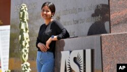  امریکی ریاست ایری زونا کی ایک یونیور سٹی میں زیر تعلیم ایک افغان لڑکی ، فائل فوٹو