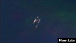 4일 북한 서해 석도 인근 해상에서 선박 3척이 선체를 맞대고 있다. 사진=Planet Labs