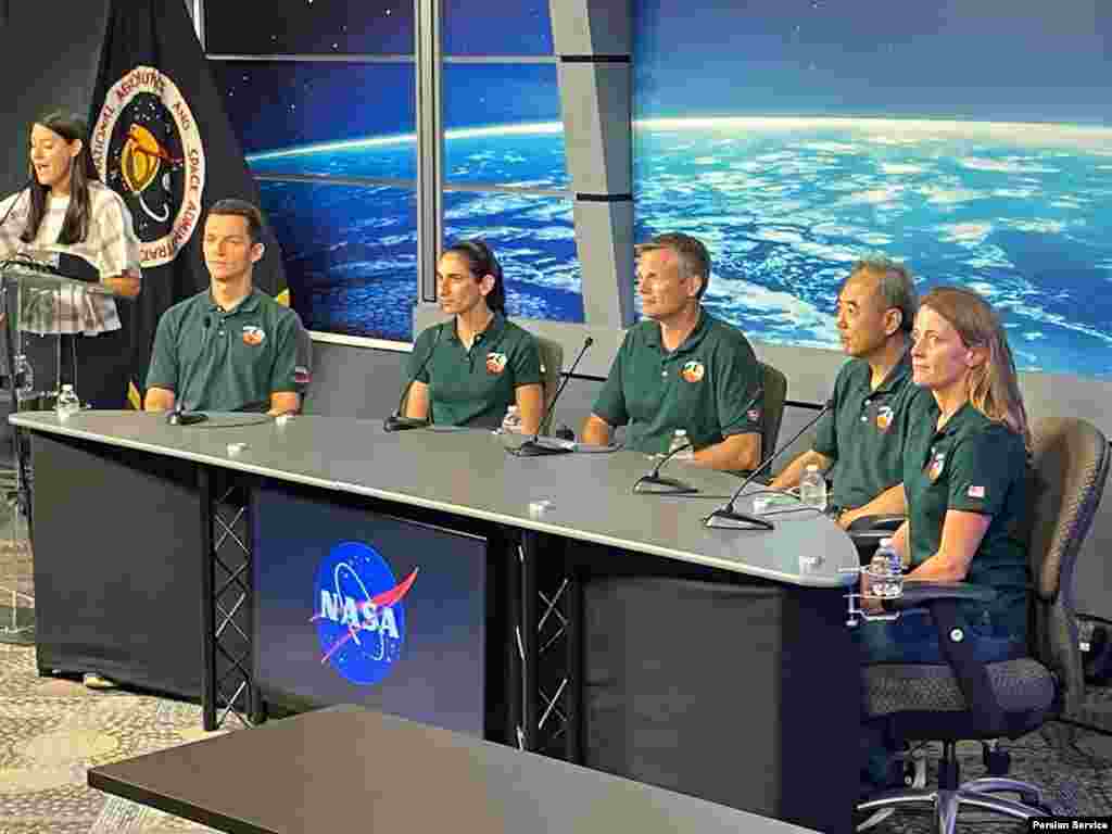 اعضای مأموریت &laquo;کرو ۷&raquo; به فرماندهی یاسمین مقبلی ، فضانورد ایرانی آمریکایی، در جریان یک کنفرانس خبری &nbsp;در شهر هیوستون ایالت تگزاس به پرسش&zwnj;های خبرنگاران پاسخ دادند.