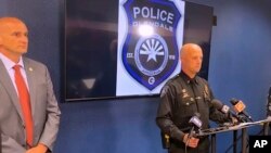 Konferencija za novinare policije u Glendejlu, Arizoni, posle pojavljivanja Alisije Navaro