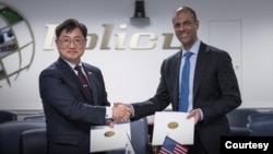 조창래 한국 국방부 국방정책실장과 비핀 나랑 미국 국방부 우주정책차관보 대행. (자료화면)