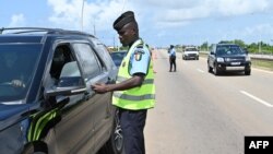 Si certains conducteurs s'étonnent d'avoir enfreint la loi, la plupart accueillent avec bienveillance cette nouvelle mesure.