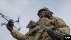 乌克兰交战双方都在战场上使用中国制造大疆无人机。（法新社视频截图）