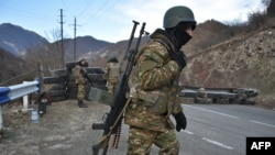 ՀՀ-Ադրբեջան սահմանային գոտում գտնվող անցակետը Չարեքթար գյուղի մերձակայքում, նոյեմբերի 25, 2020 թ. (Լուսանկարը՝ Կարեն ՄԻՆԱՍՅԱՆԻ/AFP)