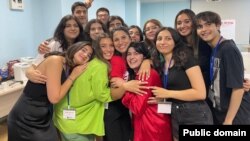 ABŞ orta məktəblərində təhsil alan şagirdlər Azərbaycana qayıdıb (Mənbə: ABŞ səfirliyi)