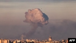 Smoke billows following an Israeli strike on Khan Yunis in the southern Gaza strip on Nov. 16, 2023. (Photo by SAID KHATIB / AFP)