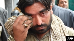 资料照片: 2024年4月13日巴基斯坦俾路支省医院里一名枪击事件的幸存者