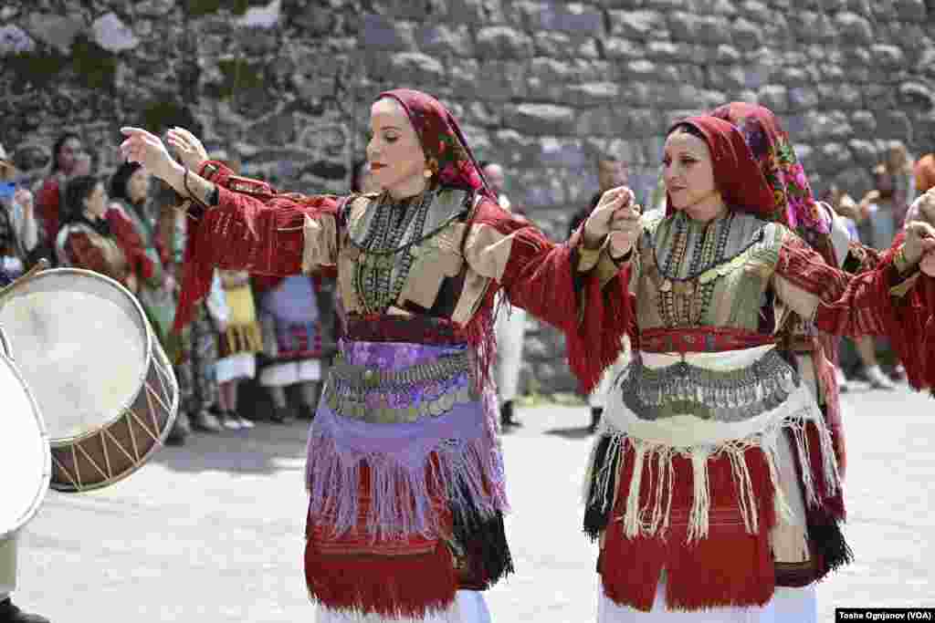 Традиционални женски ора