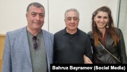 Qubad İbadoğlu vəkilləri Bəhruz Bayramov və Zibeydə Sadıqova ilə (22 aprel, 2024-cü il)