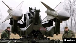 Продажбата ќе бара привремено патување во Европа на околу пет вработени во американската влада и 15 претставници на изведувачи за поддршка на обуката и одржувањето, објави Ројтерс