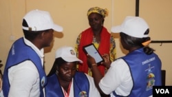 Premiers enrôlements des femmes à la couverture santé universelle à Mandjou le 14 avril 2023, (VOA/Emmanuel Jules Ntap) 