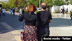 تصویری از یک زوج ایرانی مخالف حجاب اجباری 