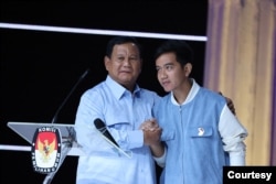 Prabowo Subianto dan Gibran Rakabuming saat debat terakhir di Jakarta, Minggu malam (4/2). (Courtesy: TKN Prabowo-Gibran)