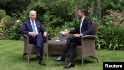 نخست‌وزیر بریتانیا در ساختمان شماره ۱۰ خیابان داونینگ لندن میزبان رئیس جمهوری آمریکا، بود.