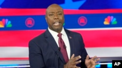Senatori Tim Scott gjatë debatit për zgjedhjet paraprake republikane në Florida (8 nëntor 2023)