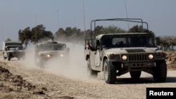 以色列军车队行驶在以色列与加沙的边界地带。（2023年12月31日）