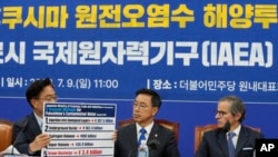 Lawmaker Woo Won-shik shows proposed disposal methods for the Fukushima contaminated water as lawmaker Wi Seong-gon and Rafael Mariano Grossi, director-general of the International Atomic Energy Agency, right, look on during a meeting in Seoul, South Korea, July 9, 2023. 