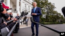 ওয়াশিংটনে হোয়াইট হাউসের সাউথ লনে সাংবাদিকদের সঙ্গে কথা বলছেন যুক্তরাষ্ট্রের প্রেসিডেন্ট জো বাইডেন। (৩০ জানুয়ারি, ২০২৪)