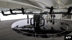 Taksi terbang listrik yang lepas landas dan mendarat secara vertikal (eVTOL) milik perusahaan Archer Aviation dalam "Dubai Airshow 2023" di Dubai World Central, Bandara Internasional Al-Maktoum, Dubai, 13 November 2023. (Giuseppe CACACE / AFP)
