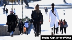 Покрај масовното заминување, кај младите во Северна Македонија се појавуваат и идеи за останување дома и почнување сопствени бизниси