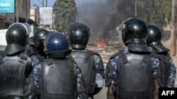 Le report de la présidentielle est pourtant perçu par l'opposition sénégalaise comme une stratégie pour éviter la défaite du candidat du camp présidentiel, voire pour maintenir le président Macky Sall à la tête du pays encore plusieurs années, ce qu'il dément. (Photo Seyllou/AFP)