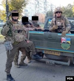 ლევან ლობჟანიძე თანამებრძოლებთან ერთად