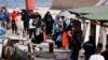Sejumlah migran yang telah dievakuasi tampak berada di Pulau Lampedusa, Italia, pada 18 September 2023. (Foto: Reuters/Yara Nardi)